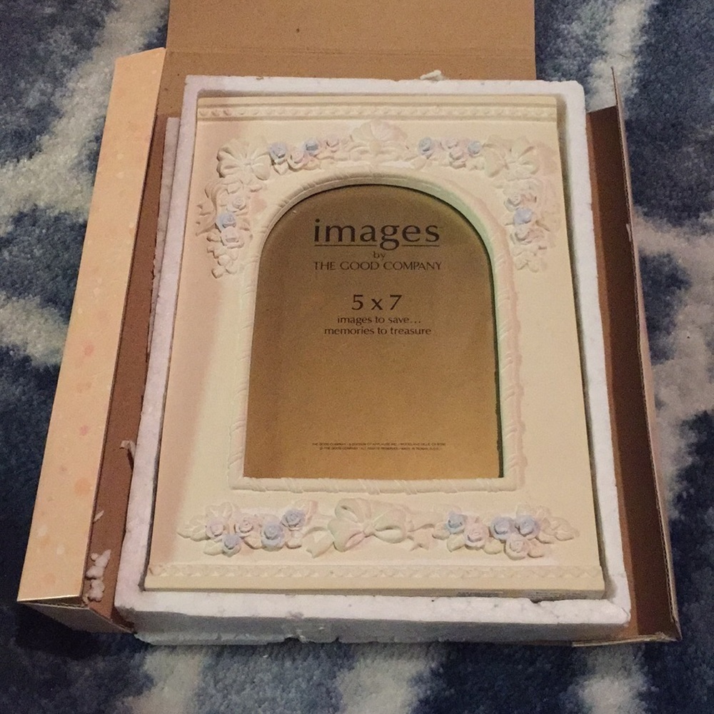 Vintage ceramic hand painted 5x7picture frame NWT